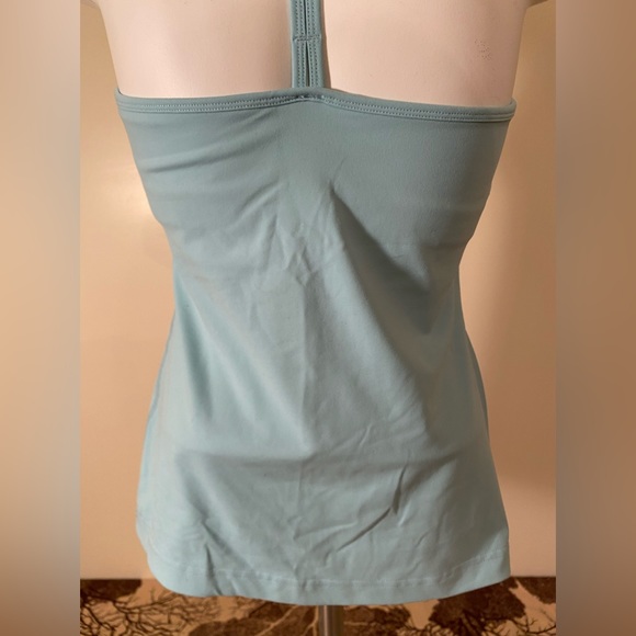 Tonic Active Yoga Top with Built in Shelf Bra Size Medium in EUC - Picture 4 of 7